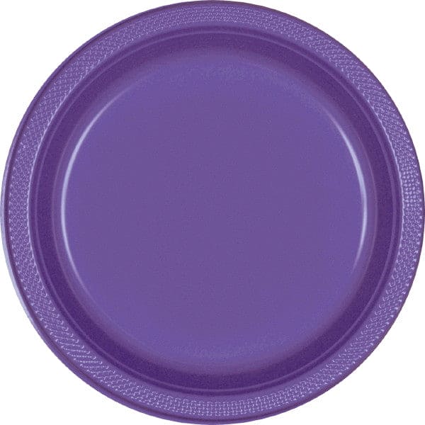New Purple 7in Round Luncheon Plastic Plates in a package. 20 Ct