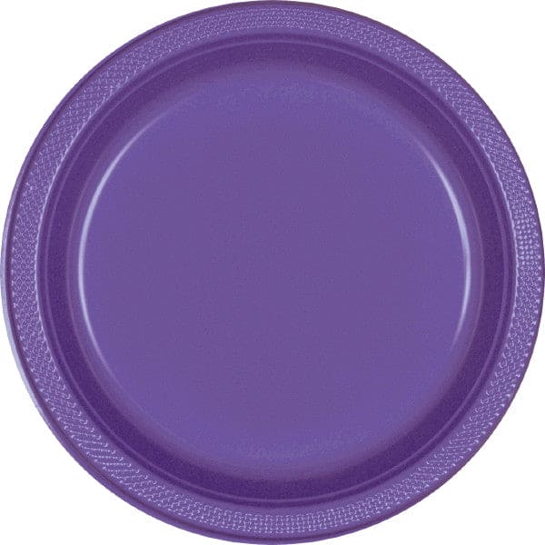 New Purple 7in Round Luncheon Plastic Plates in  a package. 20 Ct